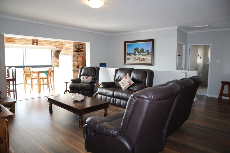 3 Bedroom Property for Sale in Wavecrest Eastern Cape